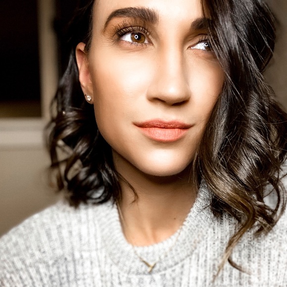 Meet your Posher, Tara - Picture 2 of 3